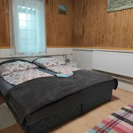 Mikola Vendeghaz, Pálosvörösmart